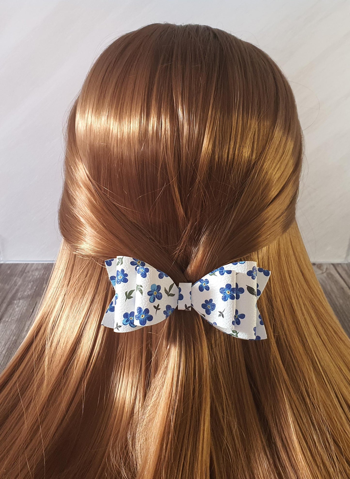 White and blue floral bow hairclip