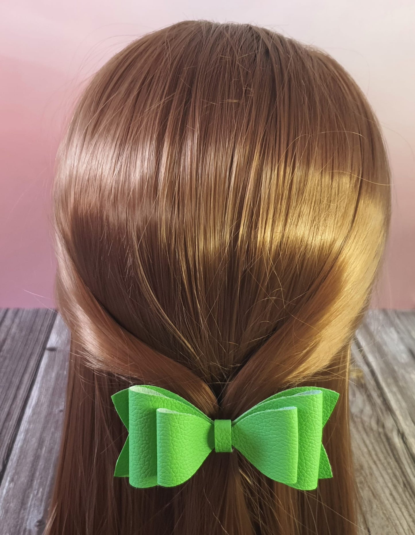 Green faux leather bow hairclip